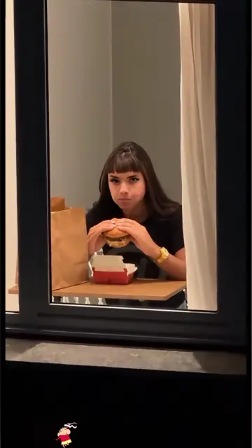 The bite, the stare, the curtain: the first seconds of a template post